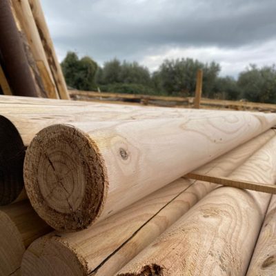 pali-torniti-in-legno-di-castagno